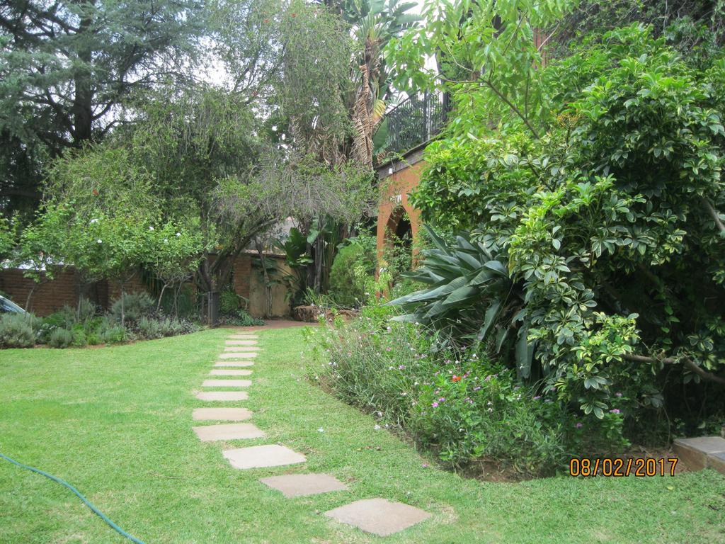 Treetops & Treats Guest House Pretoria Exterior foto
