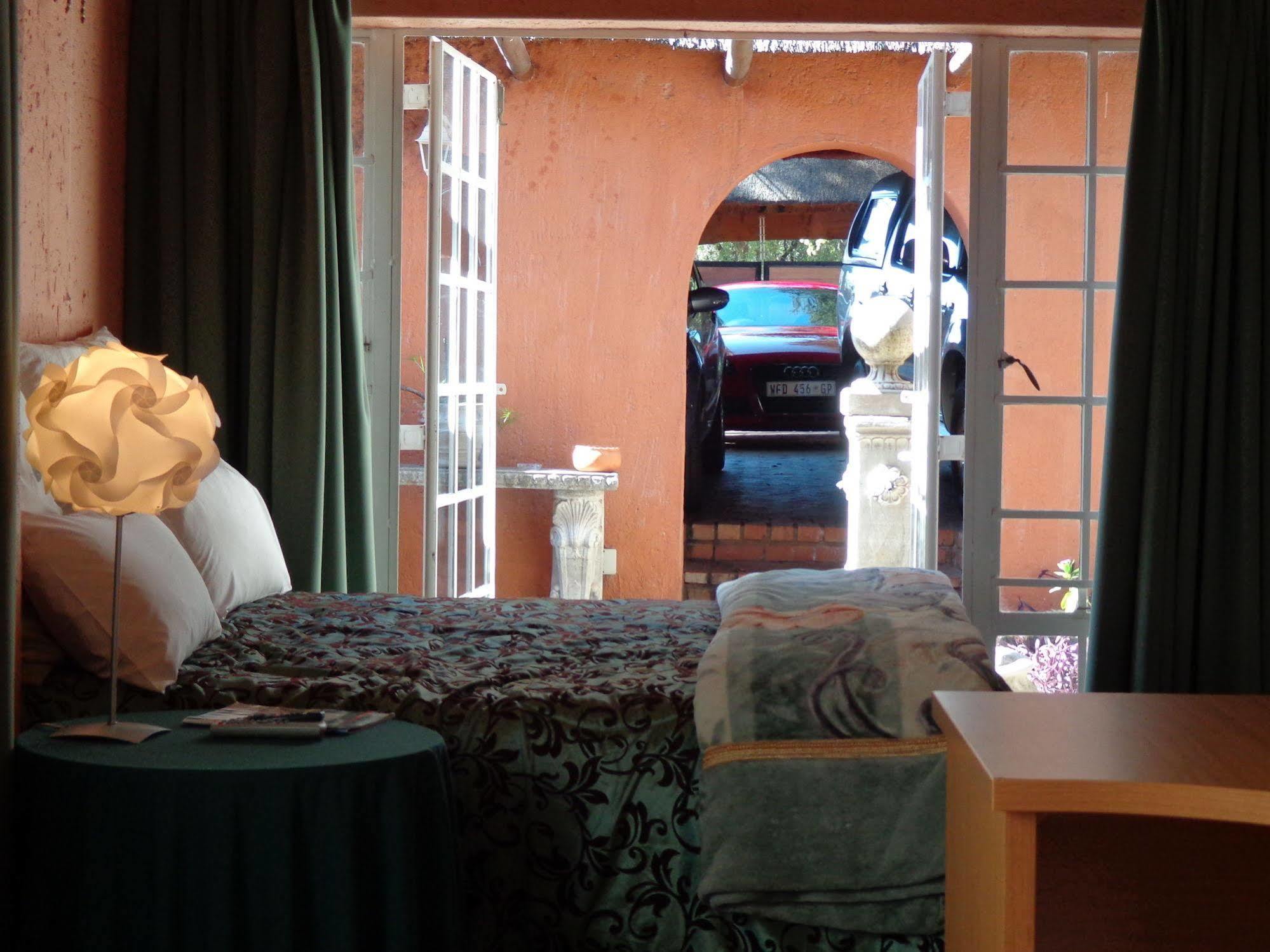 Treetops & Treats Guest House Pretoria Exterior foto